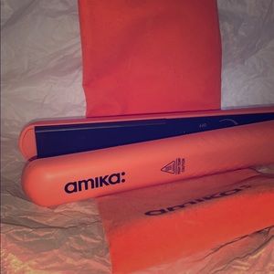 Amika flatiron